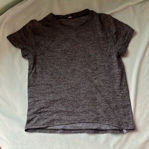 Lululemon train to be short sleeve shirt dark heather grey size 0